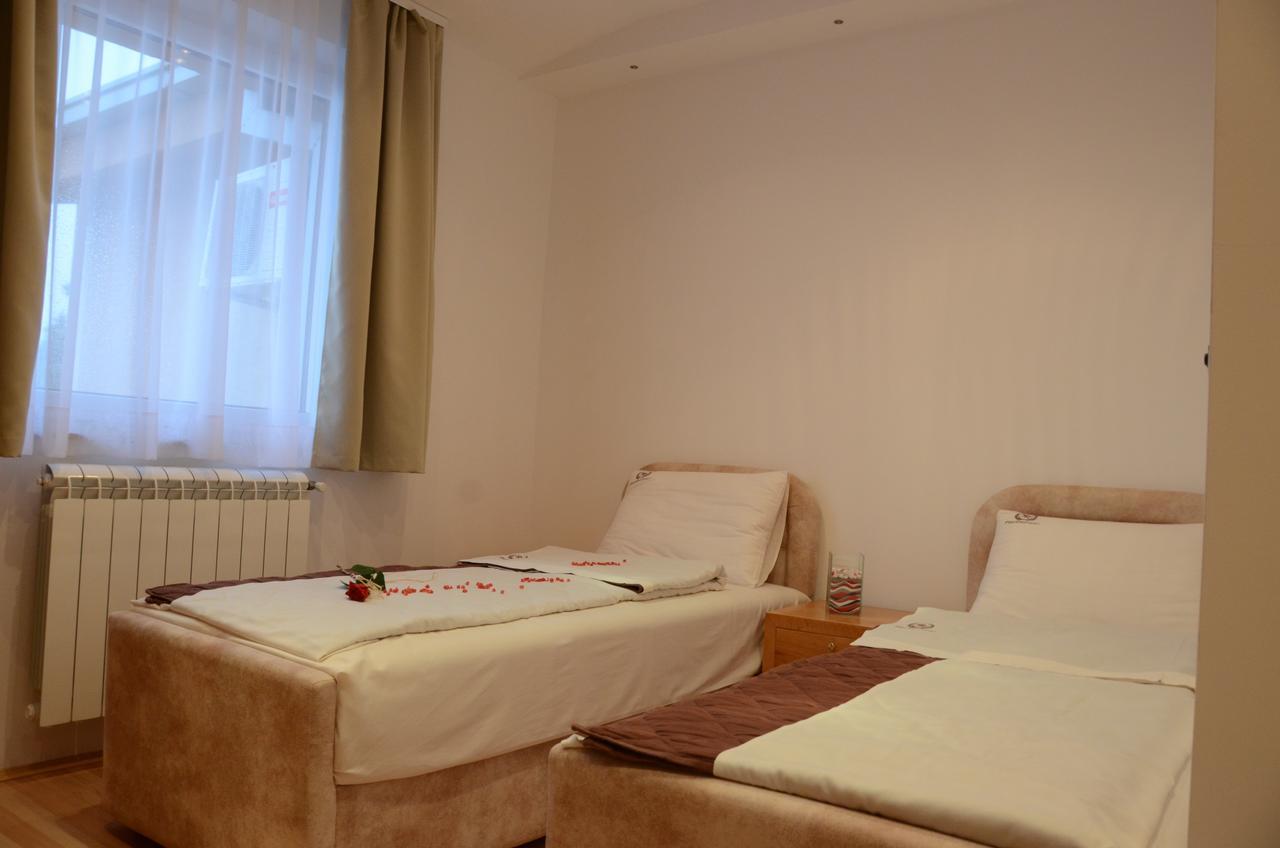Hotel Mk, Plavi Restoran, Лозница Екстер'єр фото